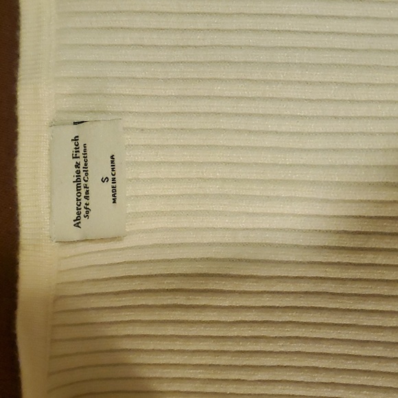 Abercrombie & Fitch Cropped Sweater - Picture 3 of 5